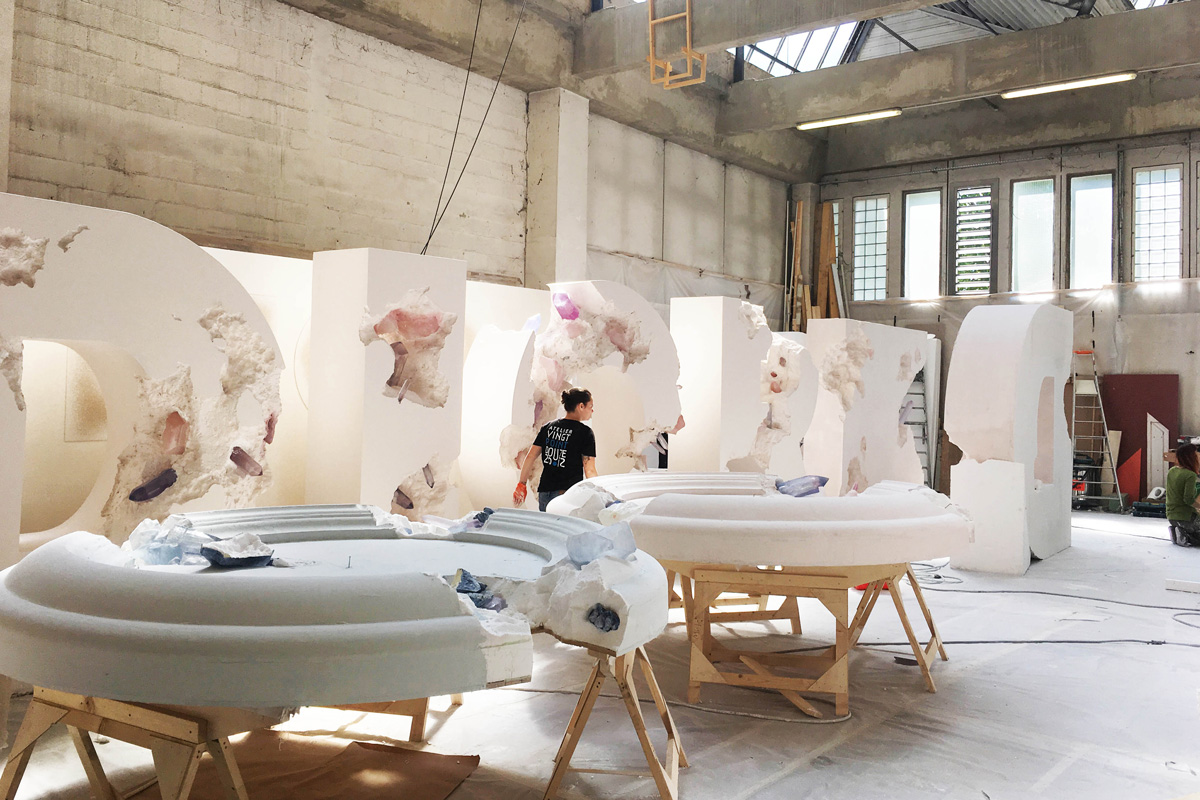 Fabrication de sculpture en polystyrene et resine epoxy pou Dior